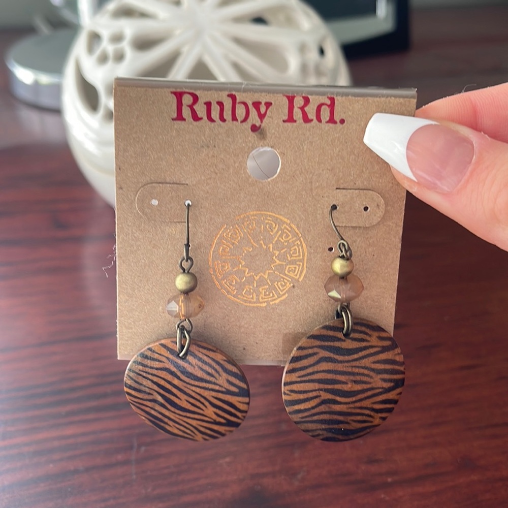 Dangle earrings